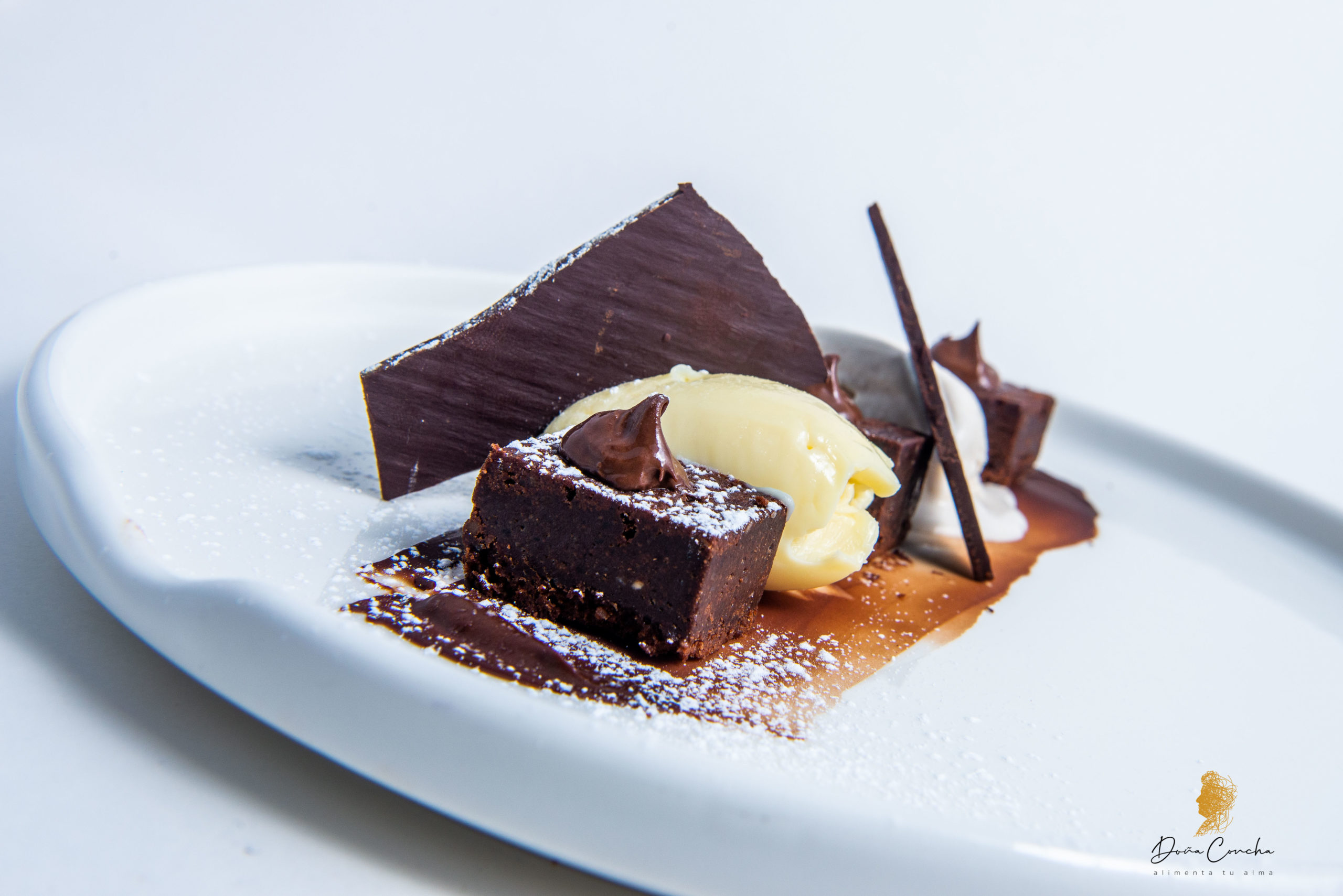 Chocolate entexturas con helado de Doña Concha