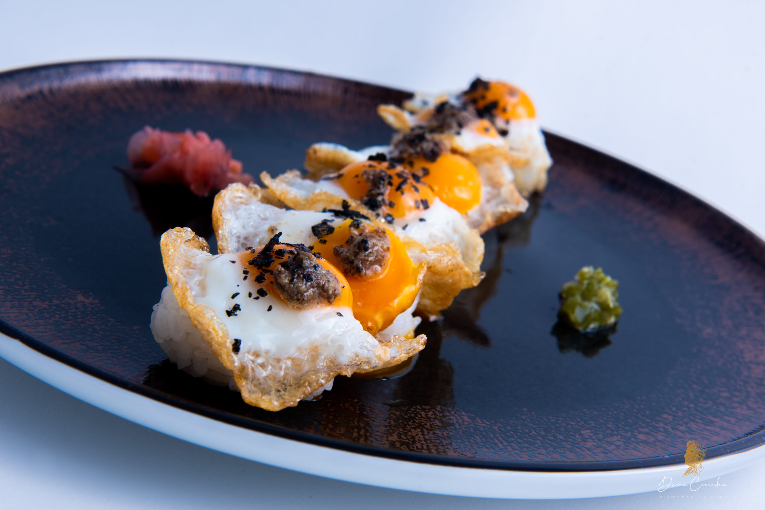 Niguiri de huevo de codorniz y trufa de Doña Concha