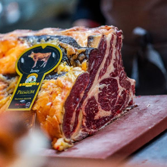 Chuleta de Vaca Jersey a la brasa (800gr a 1.2kg] Con patatas fritas y piquillos